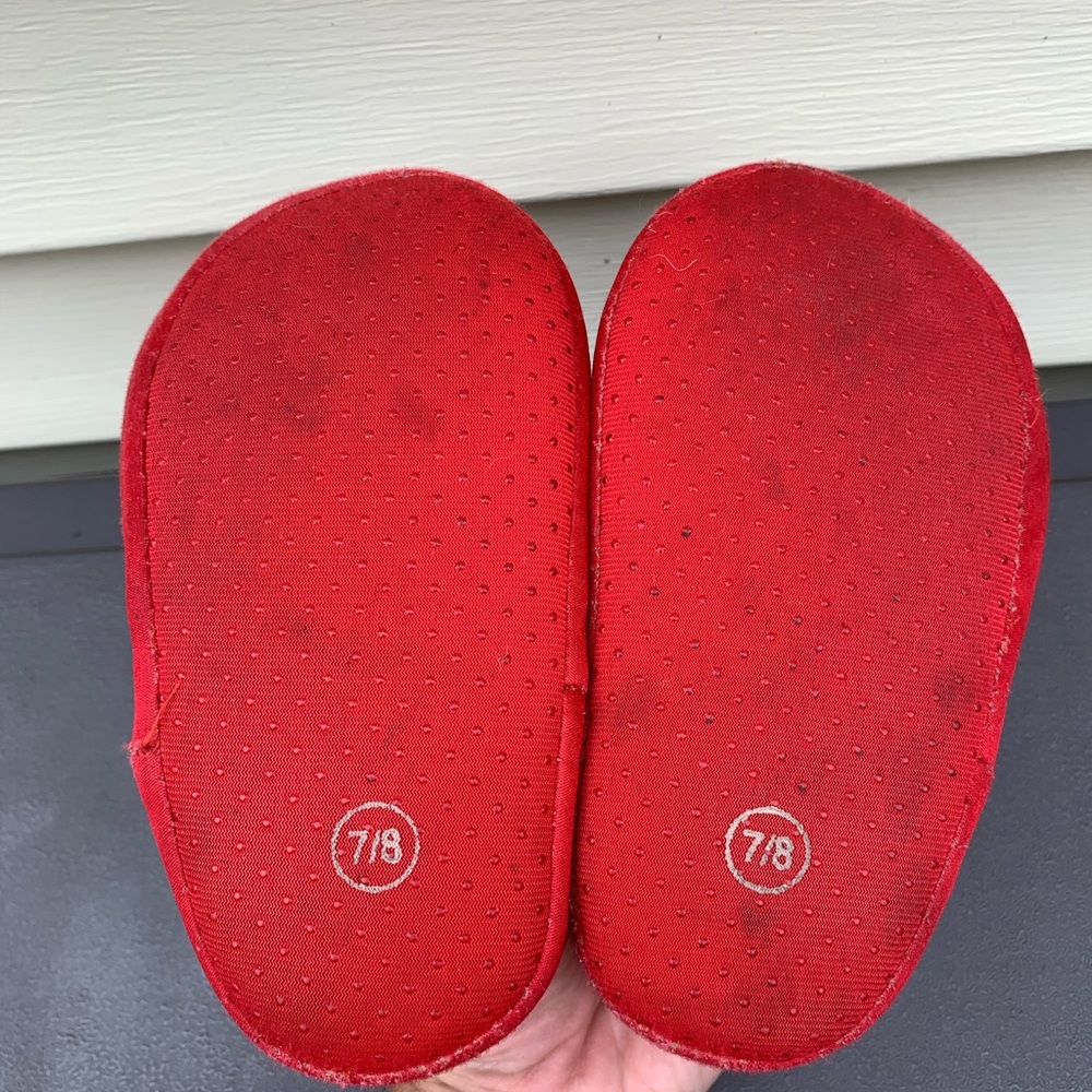 Minnie Mouse Slippers 🎀 - Picture 3 of 4